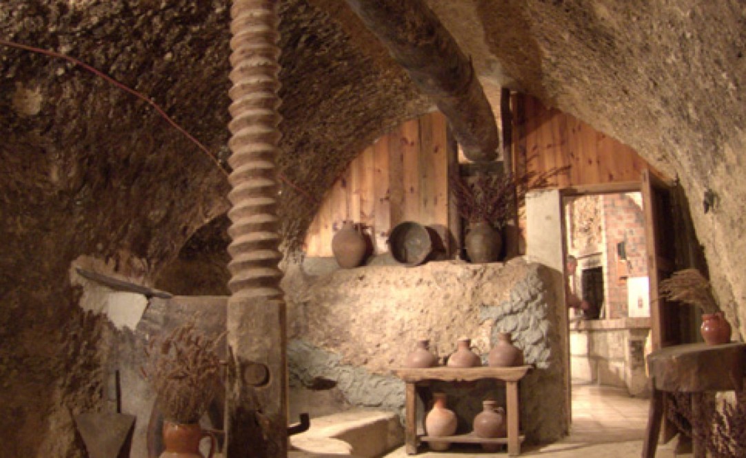 Vinos de las Bodegas Valdesneros - A Tavola con il conte - Portada