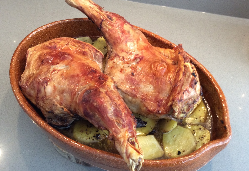 Lechazo castellano con patatas panaderas - Lechazo asado - La mesa del Conde