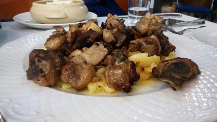 Caldereta de Cordero con patatas en el restaurante La Fuente