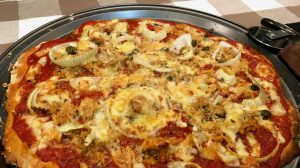 Pizza Tonno e Cipolla - A Tavola con il Conte