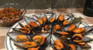 Mejillones en vinagreta de verduras frescas - A tavola con il Conte
