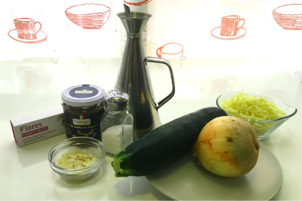 Ingredientes de las milhojas de calabacín y cebolla