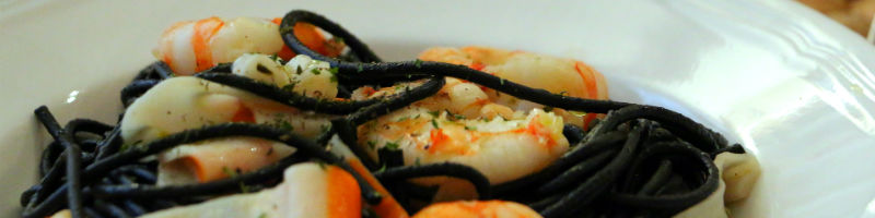 Tagliatelle al nero di seppia con gambas