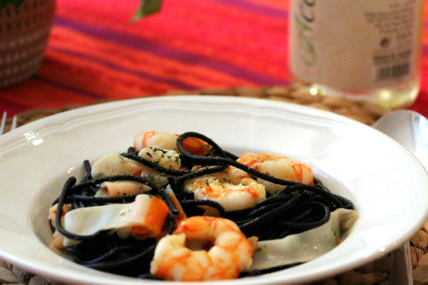 Tagliatelle al nero di seppia con gambas