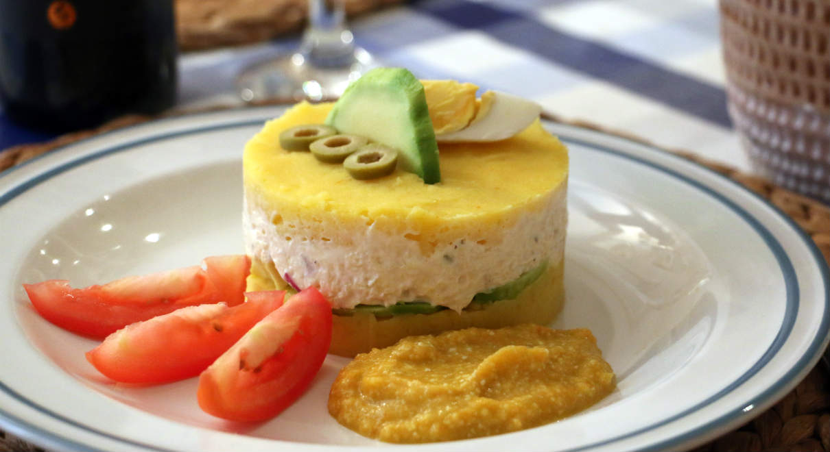 Causa Limeña rellena de pollo - A Tavola con il Conte