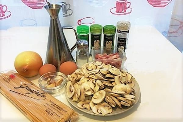 Ingredientes de unos Spaghetti Carbonara - La mesa del Conde