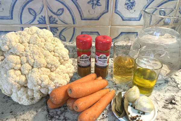 Ingredientes de la coliflor escabechada - La mesa del Conde
