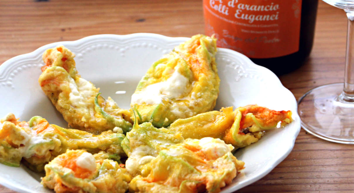 Flores de calabacín rellenas de ricota - La mesa del Conde