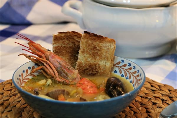 Sopa de pescado al estilo siciliano - La mesa del Conde