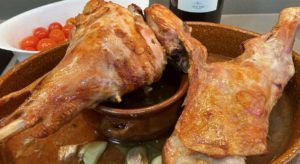 Lechazo asado al estilo arandino - La mesa del Conde