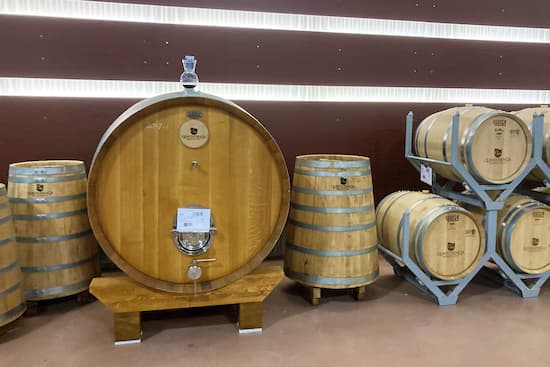 Toneles y barricas para los vinos de bodegas Quinta Esencia - La mesa del Conde