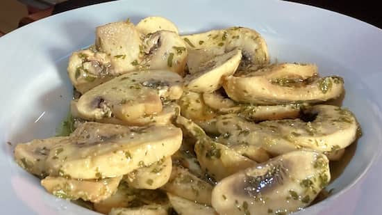 Champiñones en vinagre en la Taberna del Rey - Imagen de Destino y Sabor