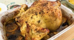 Pollo asado con manzanas y ciruelas - La mesa del Conde