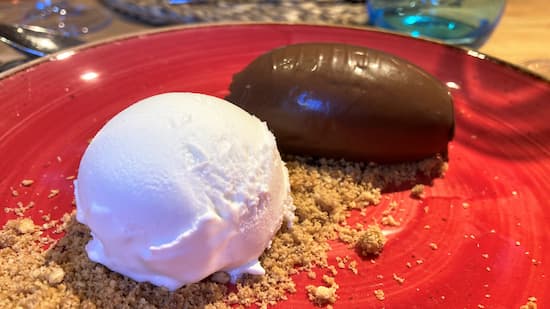 Crema de chocolate con helado de nata - La mesa del Conde