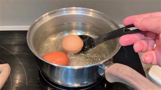 Cocemos unos huevos de gallina - La mesa del Conde