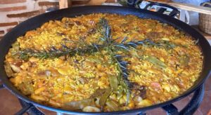 Paella valenciana según cánones - La mesa del Conde