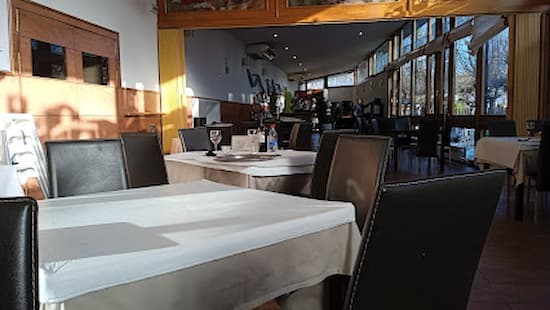Comedor del Restaurante El Bosque de Caymar de Ágreda - La mesa del Conde