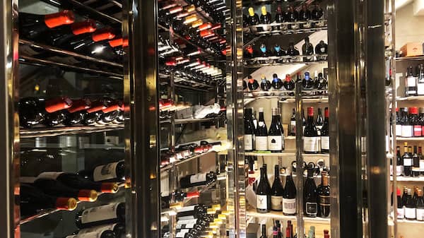 Cava del Restaurante Urrechu Velázquez - La mesa del Conde