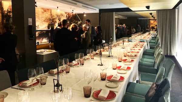 Salón grande del Restaurante Urrenchu Velázquez - La mesa del Conde