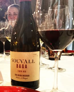 Vino tinto Souvall Baga - La mesa del Conde