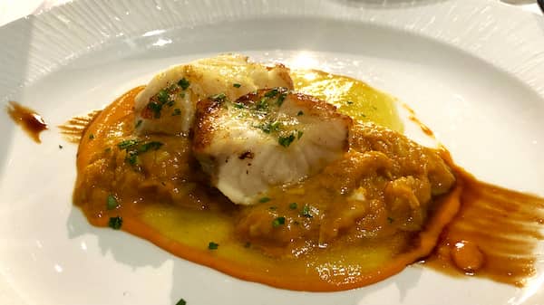 Rape asado con Itxangurro en el Restaurante Urrechu Velázquez - La mesa del Conde