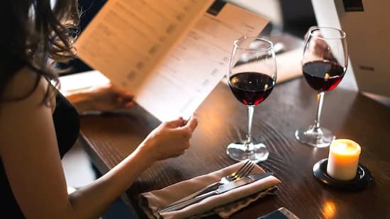 Elegir un vino en un restaurante - Imagen de Sacacorchos.org