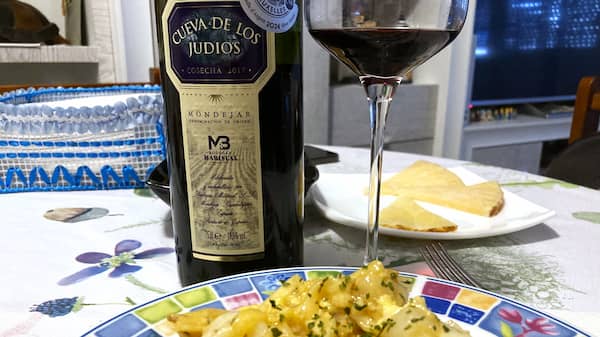 Armonía del vino Cueva de Judíos crianza 2017 con un Bachalau a Bras - La mesa del Conde