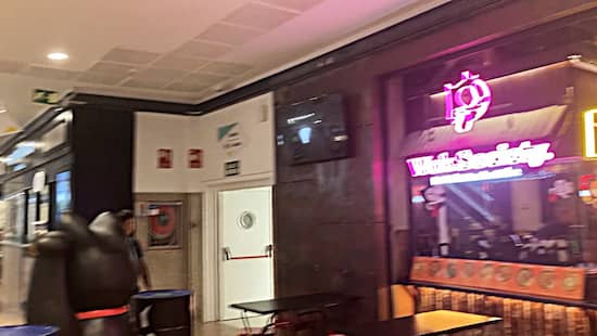 Entrada desde el Centro Comercial Palacio de Hielo - La mesa del Conde