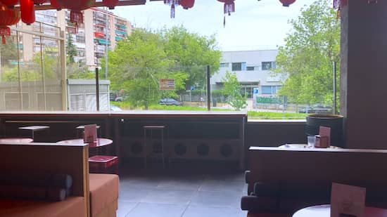 Salida a la terraza del Espacio gastronómico Okio Palacio de Hielo - La mesa del Conde