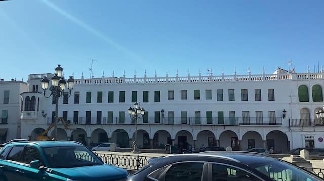Balcones de la Plaza de España de Llerena - Destino y Sabor