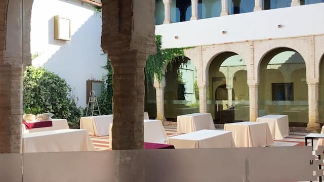 Patio mudéjar del antiguo palacio arzobispal de Llerena - Destino y Sabor