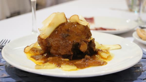 Rabo de toro estofado - La mesa del Conde