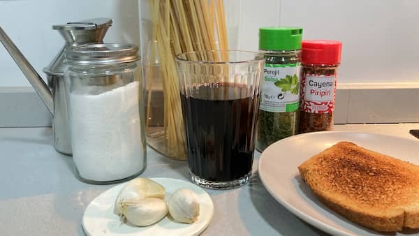Ingredientes para preparar unos Spaghetti borrachos - La mesa del Conde