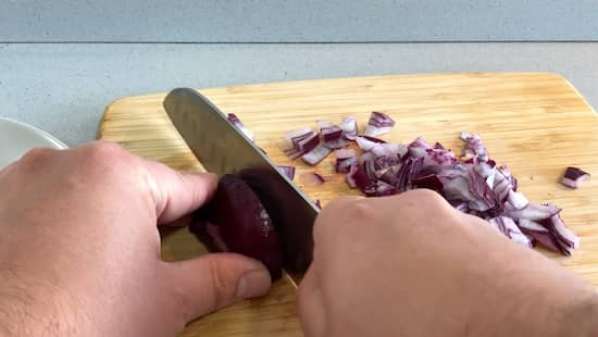 Se pican la cebolla y el ajo - La mesa del Conde