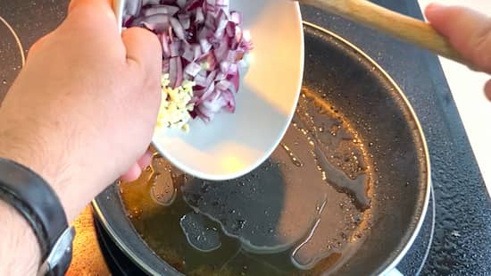 En la misma sartén, se añaden las verduras - La mesa del Conde