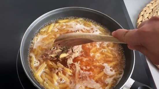 Mezclar el preparado en el agua hirviendo - la mesa del Conde