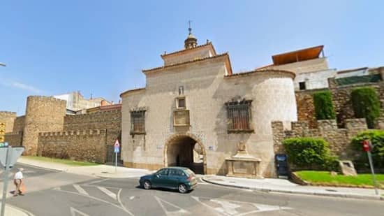 Puerta de Trujillo y murallas de Plasencia - Imagen de Destino y Sabor