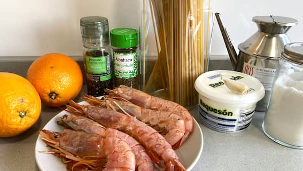 Ingredientes de unos Spaghetti con ricotta y gambones - La mesa del Conde