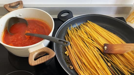 Hay que dejar que se queme un poco la pasta - La mesa del Conde