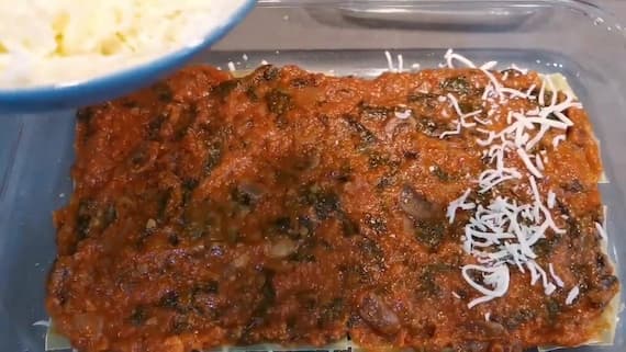 Sobre el relleno, se añade más queso fundente - La mesa del Conde