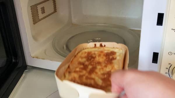 Meter la lasaña en el microondas - La mesa del Conde